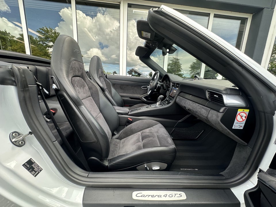 Porsche 911 Carrera 4 GTS 3,0 Cabriolet PDK 2d