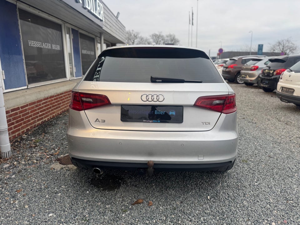 Audi A3 1,6 TDi S-line S-tr. 4d