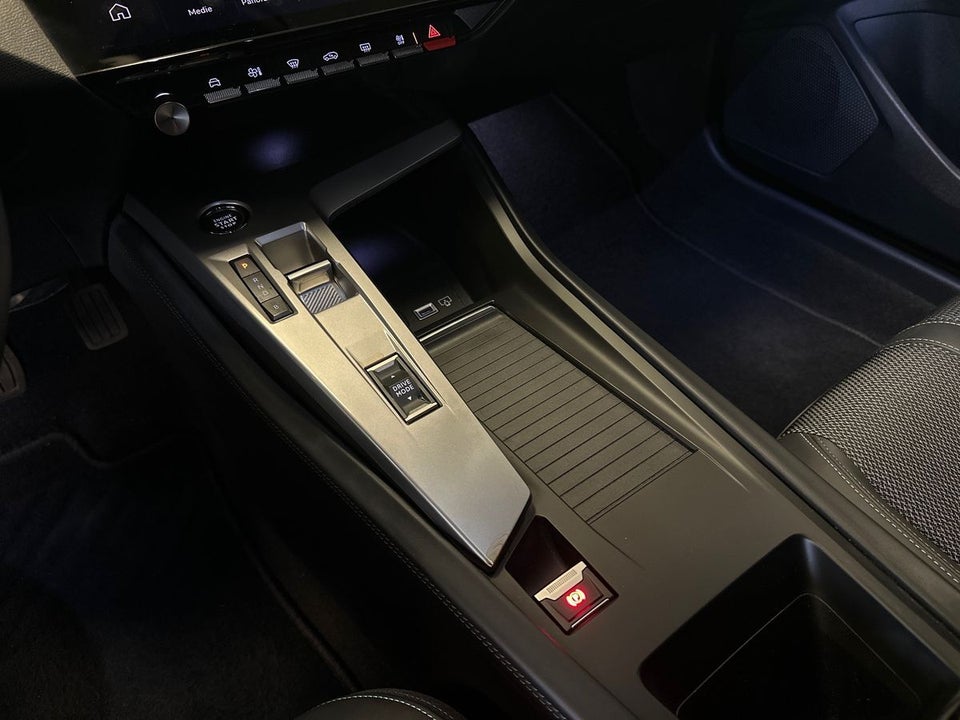 Peugeot 308 1,6 Hybrid First Selection+ EAT8 5d