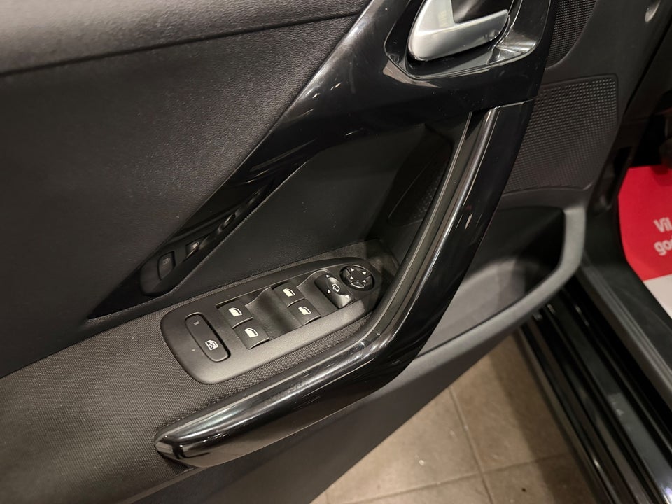 Peugeot 208 1,6 BlueHDi 100 Chili Sky+ 5d