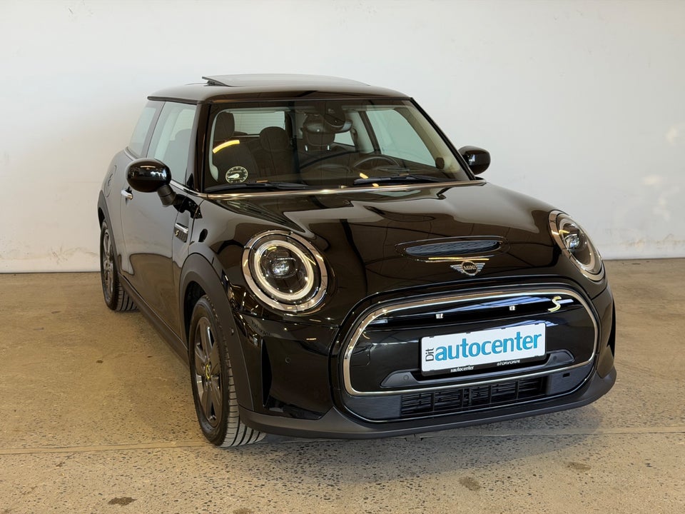 MINI Cooper SE Essential 3d