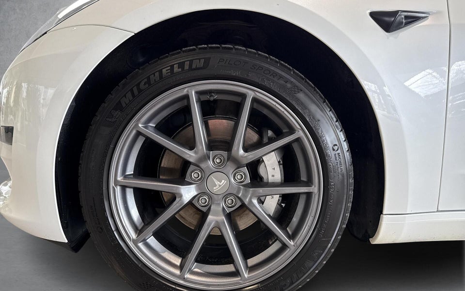 Tesla Model 3 Standard Range+ RWD 4d
