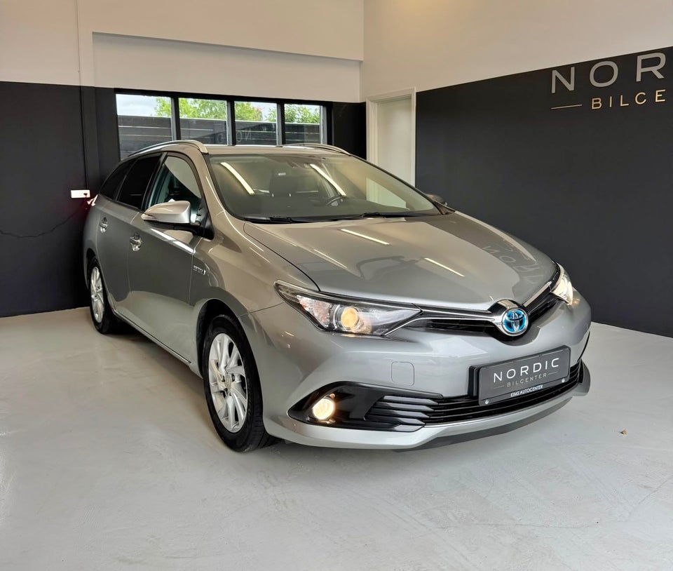 Toyota Auris 1,8 Hybrid H2 Comfort Touring Sports CVT 5d