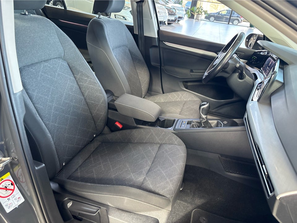 VW Golf VIII 1,5 TSi 130 Life Variant 5d