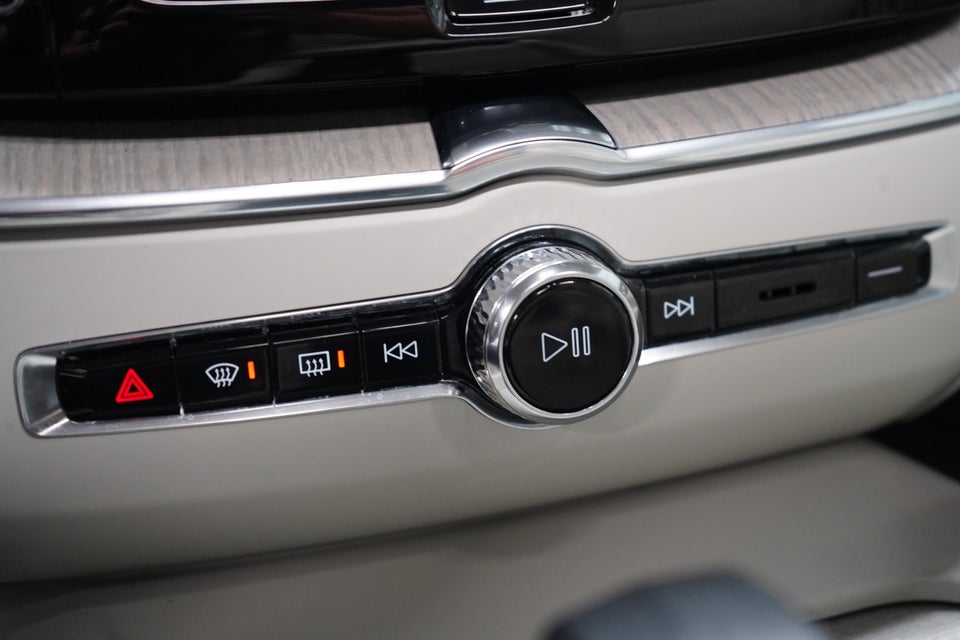 Volvo XC60 2,0 T6 ReCharge Plus Dark aut. AWD 5d