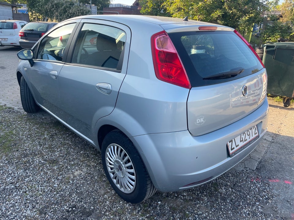 Fiat Grande Punto 1,3 JTD 90 5d