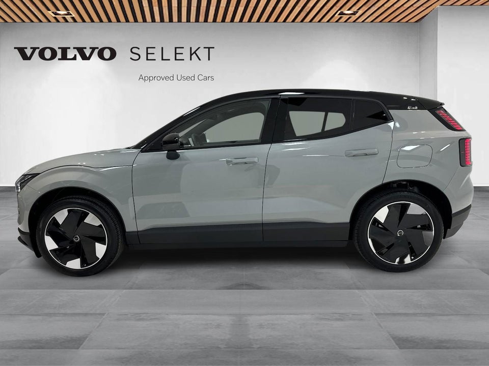 Volvo EX30 Extended Range Plus 5d