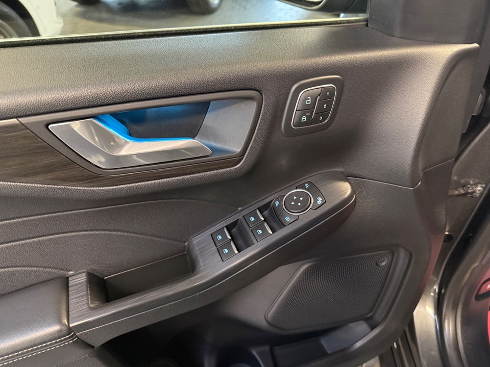 Ford Kuga 2,5 PHEV Vignale CVT 5d