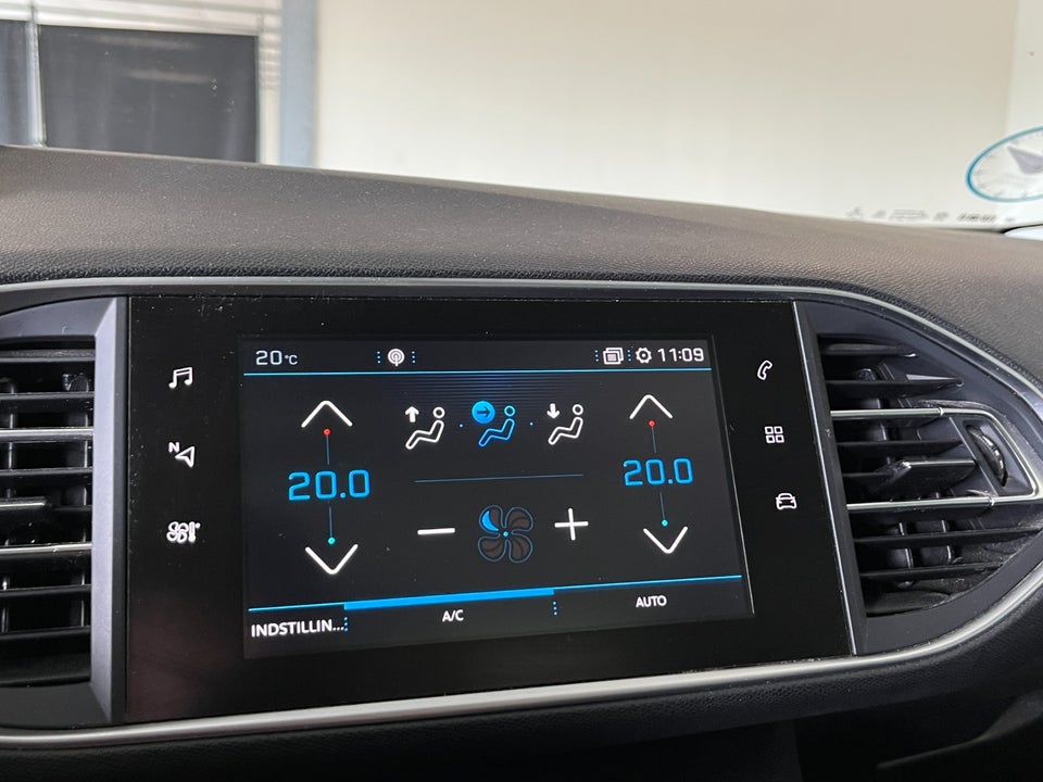 Peugeot 308 1,6 BlueHDi 120 Allure Sky SW 5d