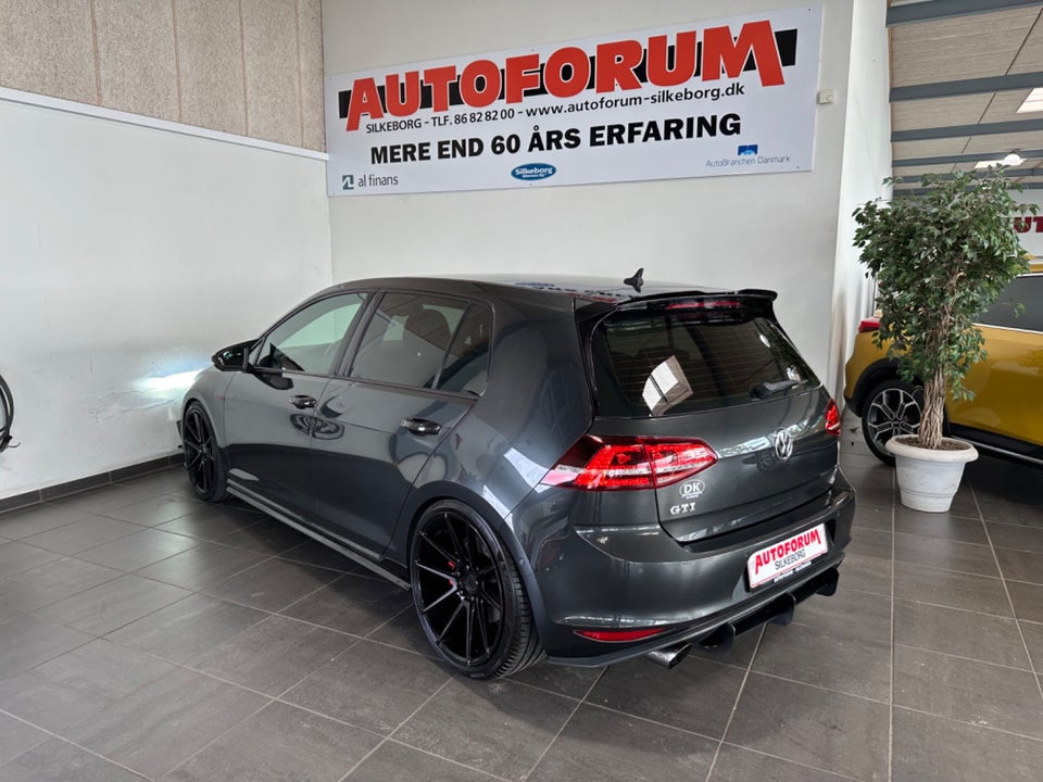 VW Golf VII 2,0 GTi BMT 5d