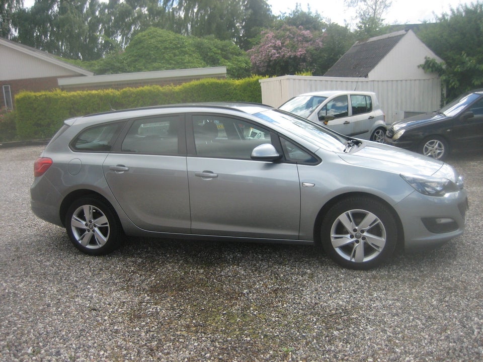 Opel Astra 1,4 T 140 Enjoy Sports Tourer 5d