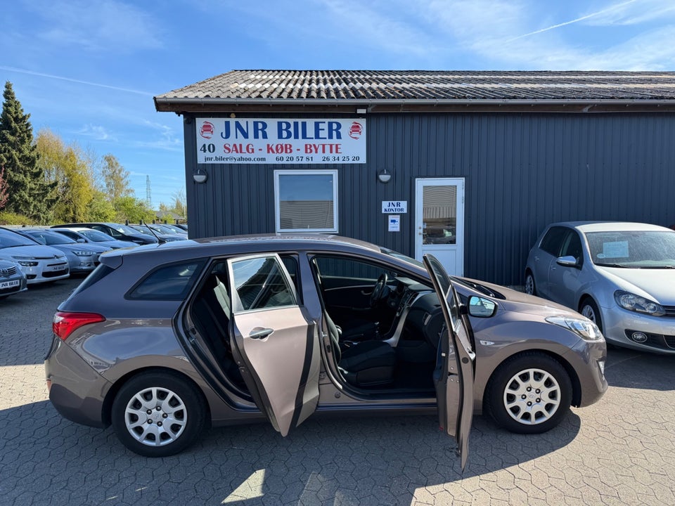 Hyundai i30 1,6 CRDi 110 Comfort Go! CW 5d