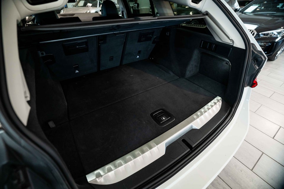 BMW 330e 2,0 Touring Sport Line aut. 5d