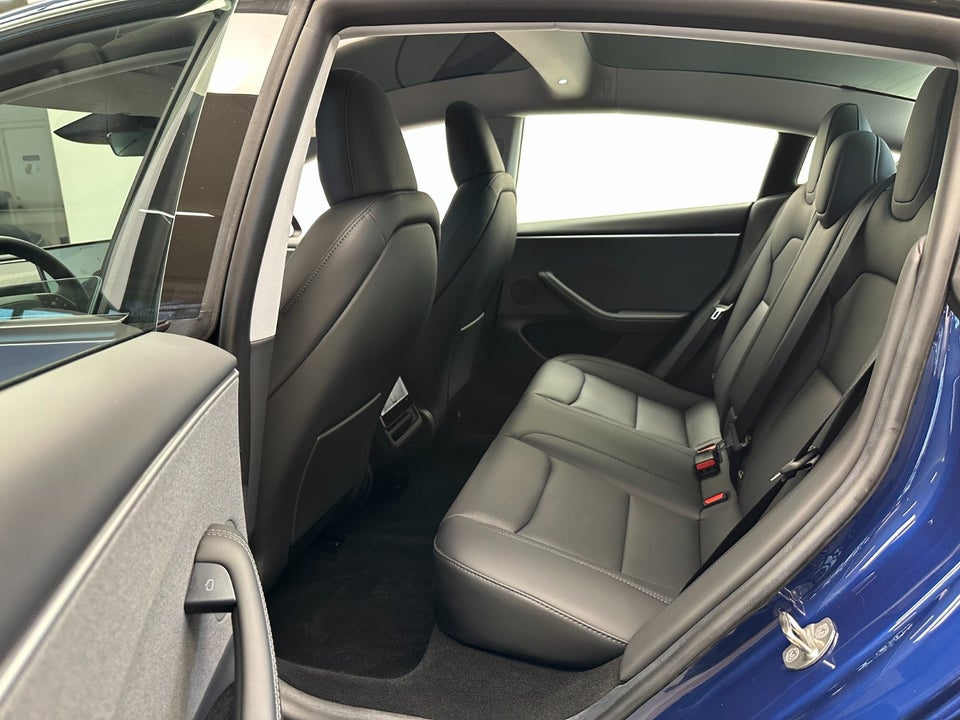 Tesla Model 3 RWD 4d