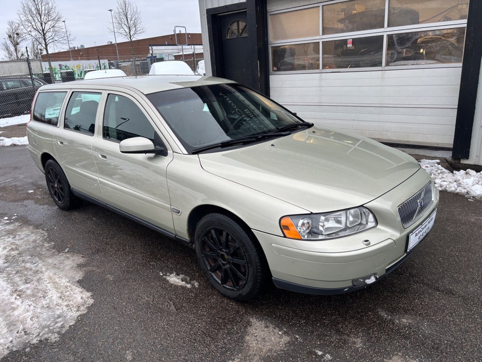 Volvo V70 2,4 170 Momentum 5d