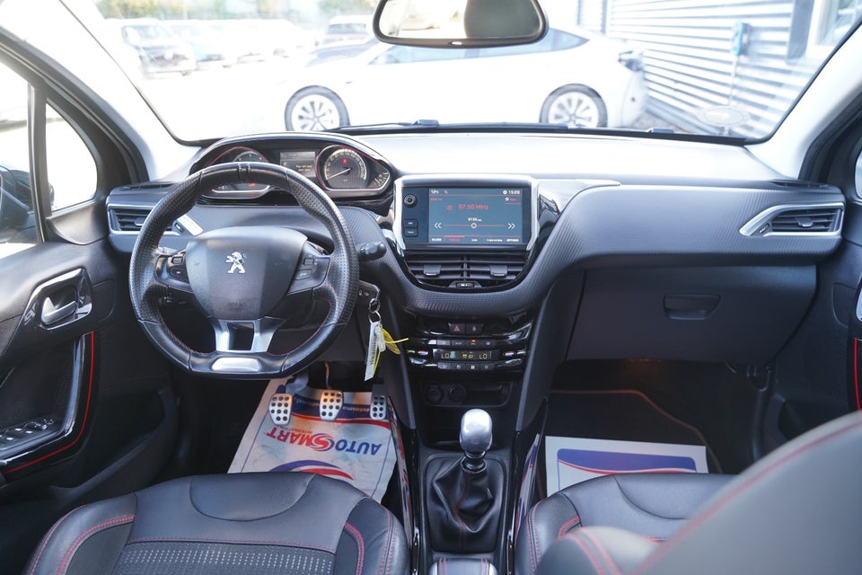 Peugeot 2008 1,6 BlueHDi 100 GT Line Sky 5d