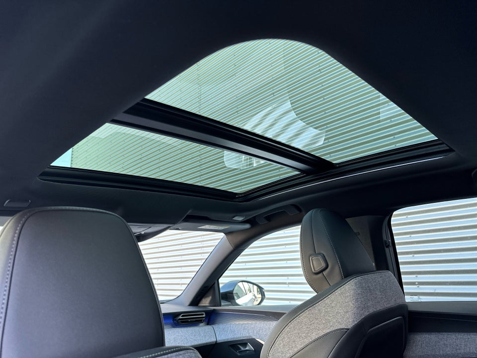 Peugeot e-3008 77 GT Pack 5d