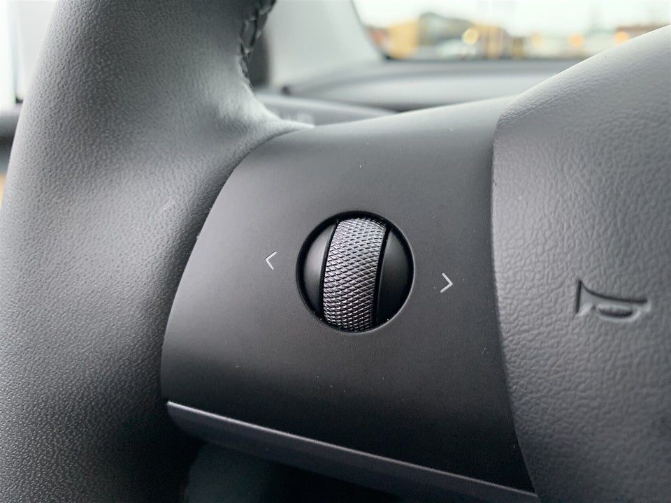 Tesla Model Y Long Range AWD 5d