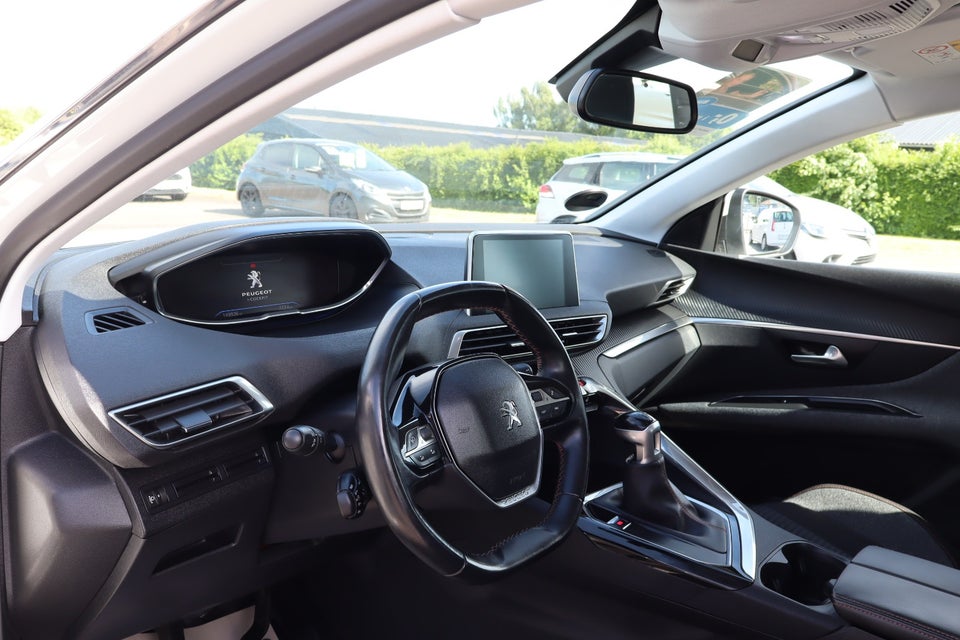 Peugeot 3008 1,2 e-THP 130 Allure 5d