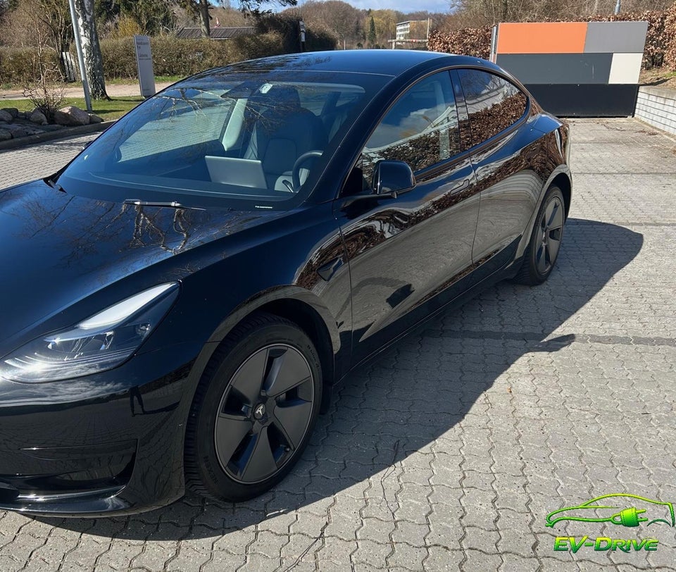 Tesla Model 3 RWD 4d