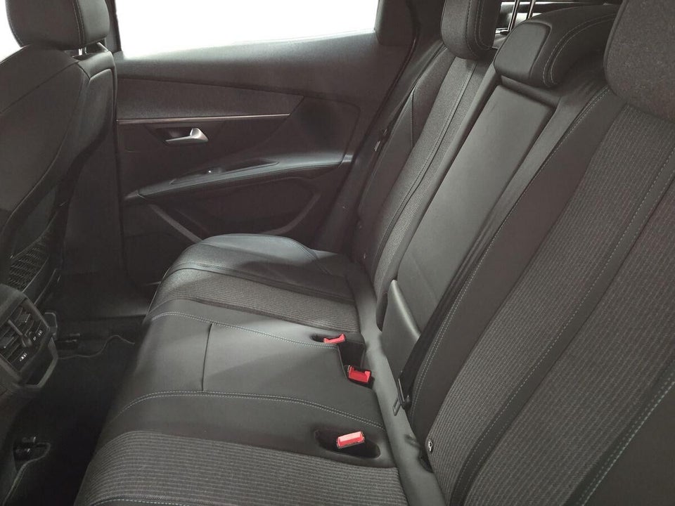 Peugeot 3008 1,6 Hybrid First Selection EAT8 5d