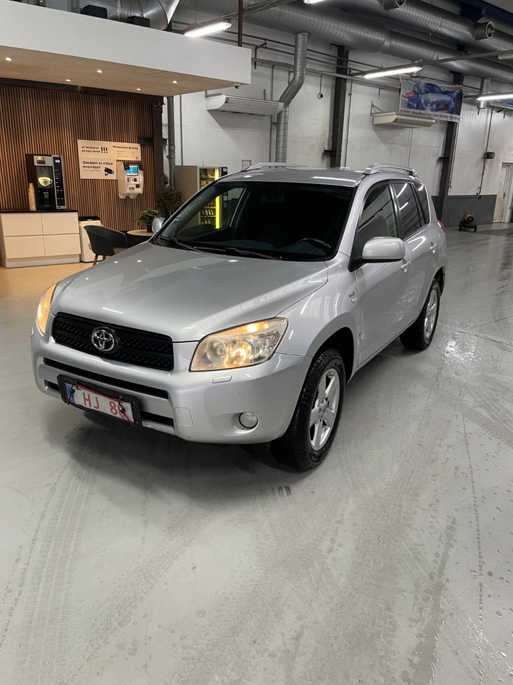 Toyota RAV4 2,2 D-4D 136 Plus 4x4 5d