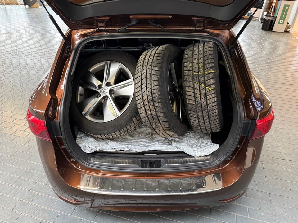 Toyota Avensis 1,8 VVT-i T2 Premium Touring Sports 5d