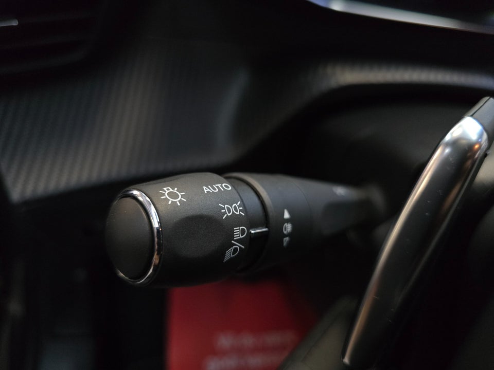 Peugeot 208 1,2 PureTech 100 Allure EAT8 5d