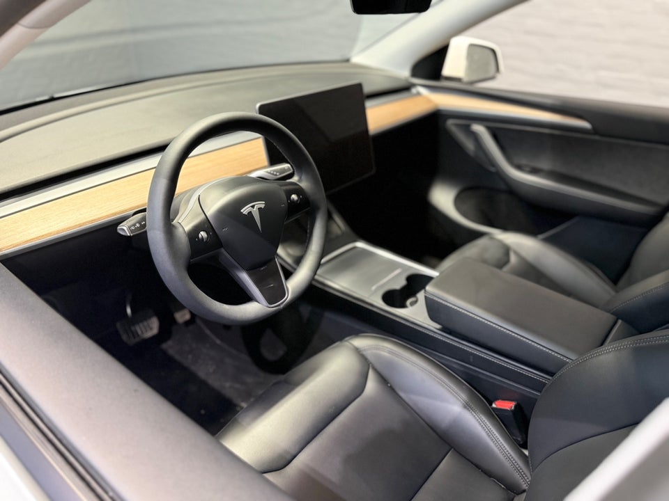 Tesla Model Y RWD 5d