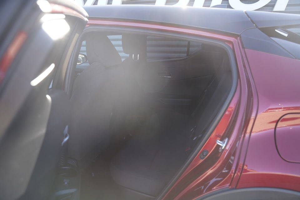 Toyota C-HR 1,8 Hybrid Premium Selected CVT 5d