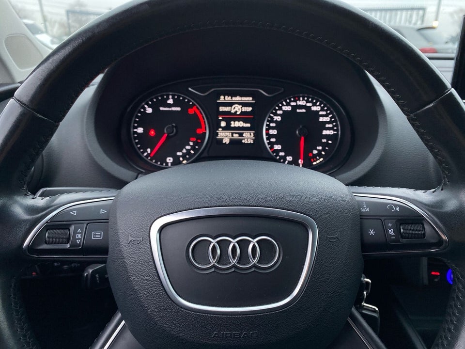 Audi A3 2,0 TDi 150 Ambiente Sportback 5d