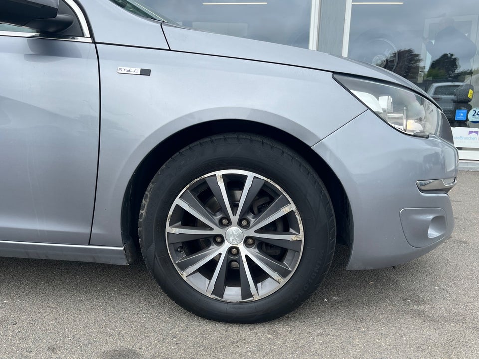 Peugeot 308 1,6 BlueHDi 120 Style SW 5d