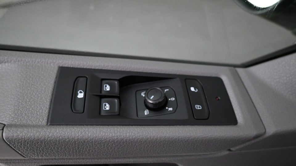 VW Transporter 2,0 TDi 110 Kassevogn kort