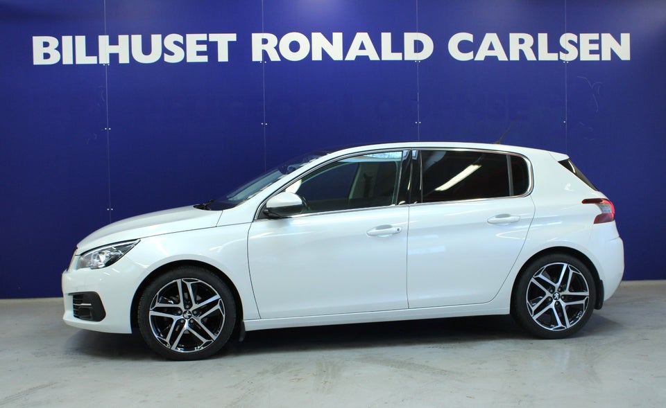 Peugeot 308 1,2 e-THP 130 Selection Sky 5d