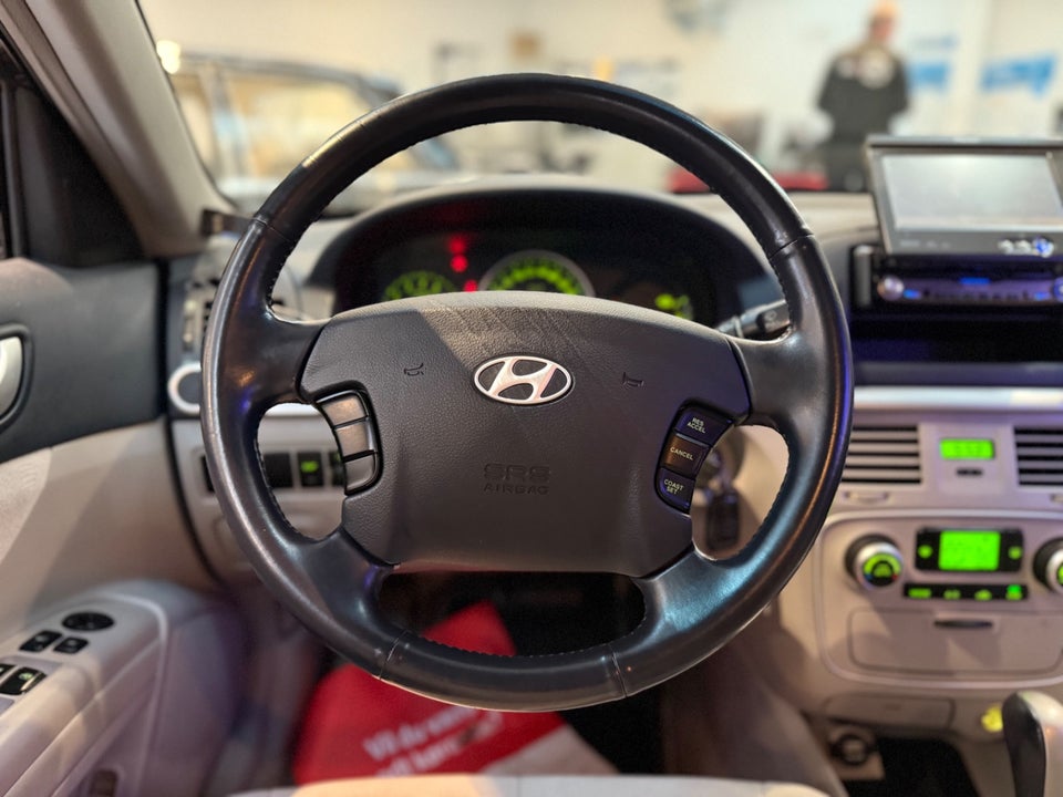 Hyundai Sonata 3,3 V6 aut. 4d