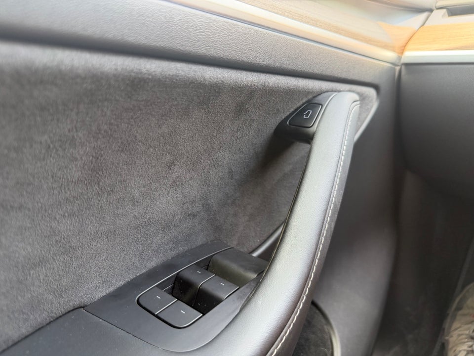 Tesla Model Y Long Range AWD 5d