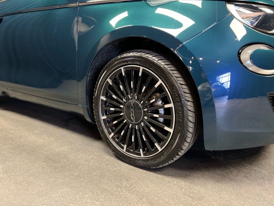 Fiat 500e 42 Icon Sky 3d