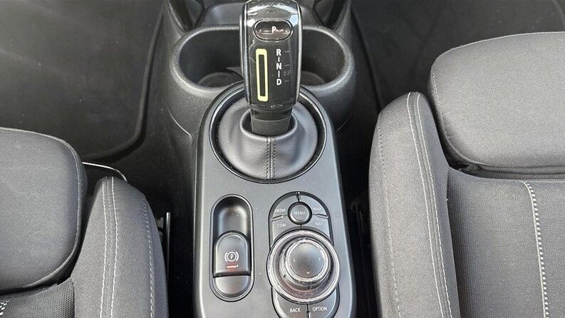 MINI Cooper SE Essential 3d