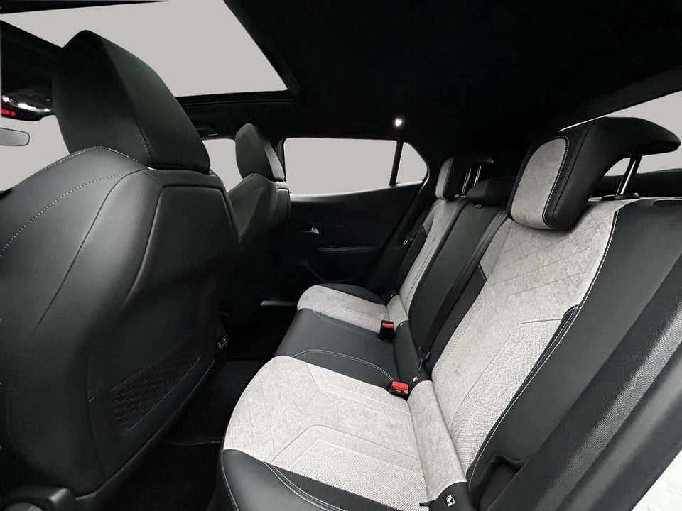 Peugeot e-2008 50 GT Sky 5d