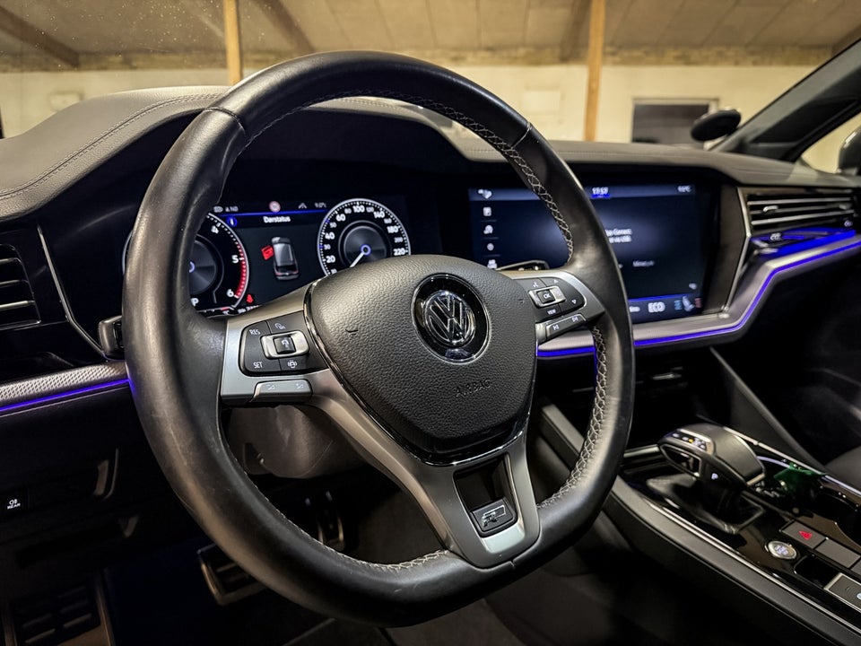 VW Touareg 3,0 TDi 286 R-line aut. 4Motion 5d