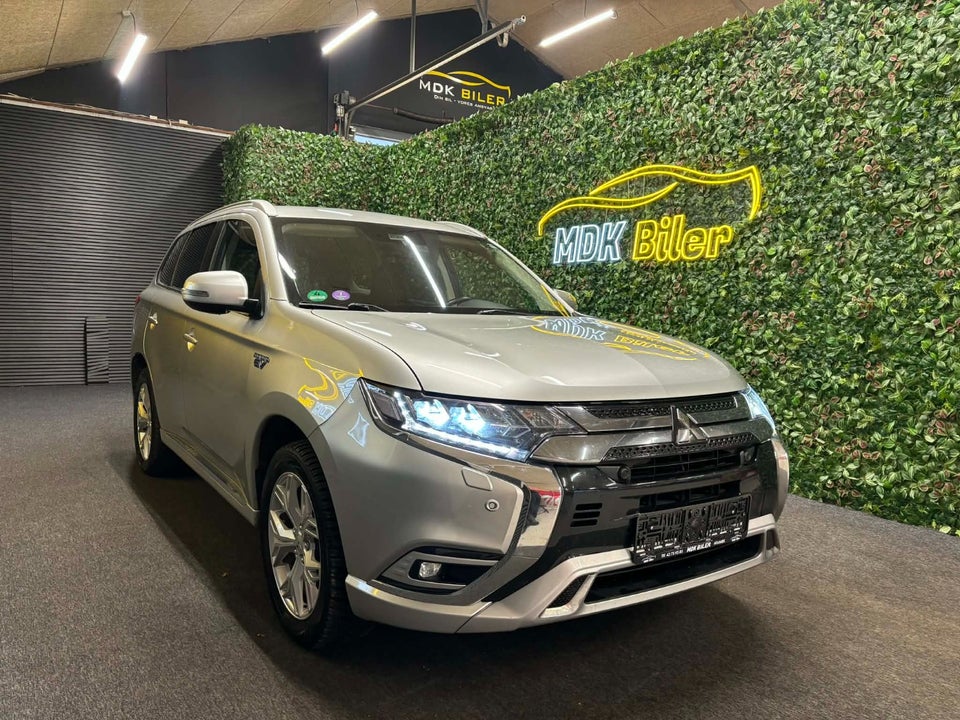 Mitsubishi Outlander 2,4 PHEV Inform CVT 4WD 5d