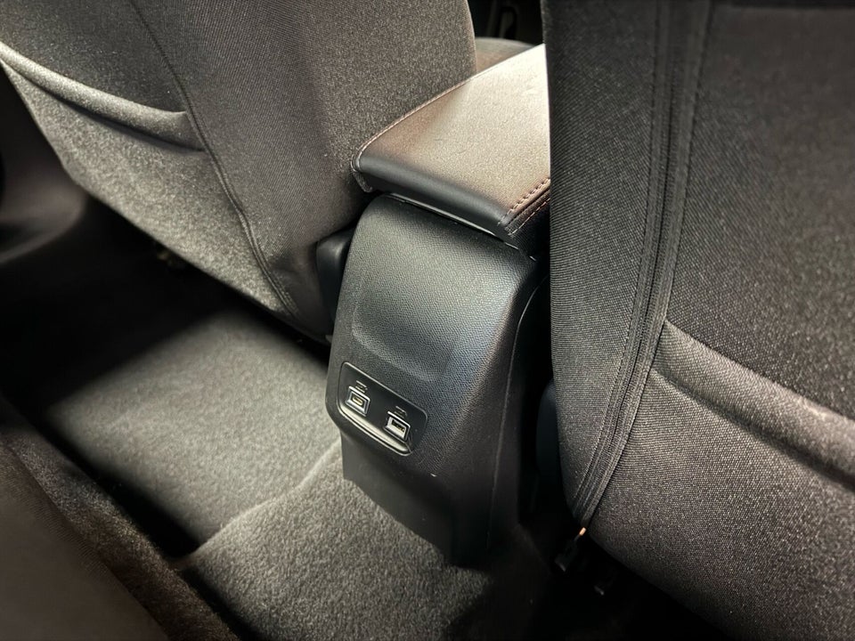 Peugeot e-208 50 Style 5d