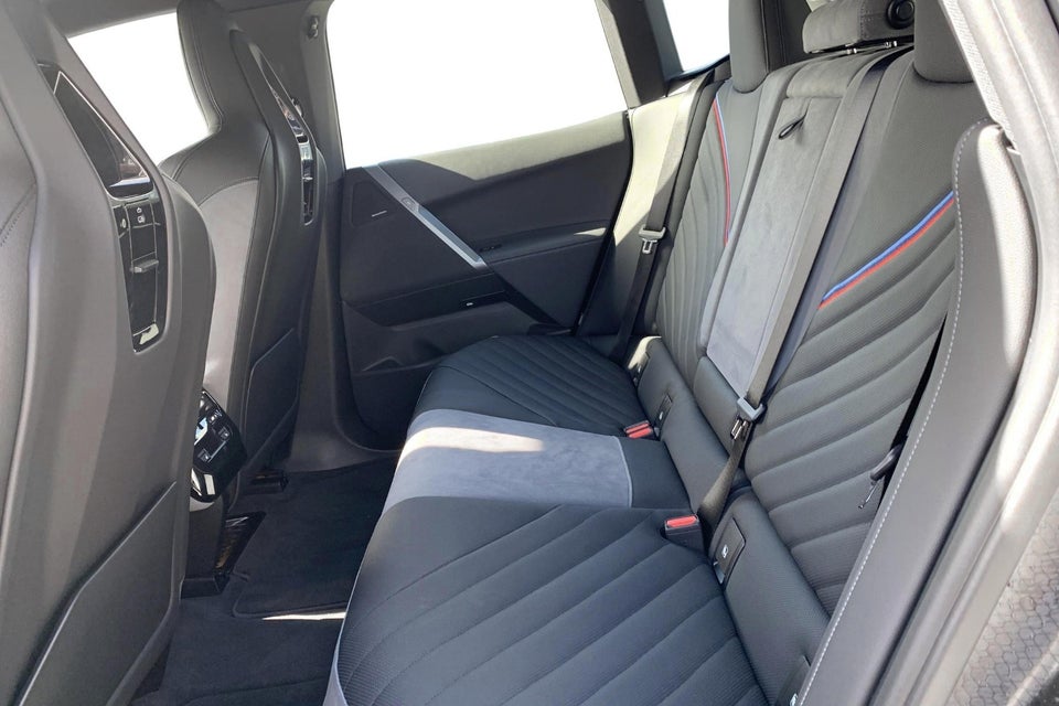 BMW iX xDrive60 Fully Charged 5d