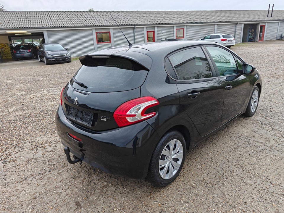 Peugeot 208 1,6 e-HDi 92 Active 5d