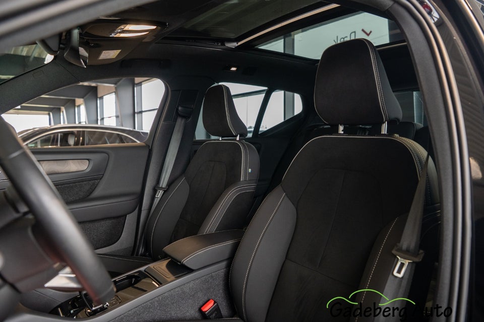 Volvo EX40 Extended Range Ultra Black Edition 5d
