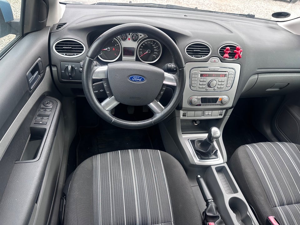Ford Focus 1,6 Ghia 5d