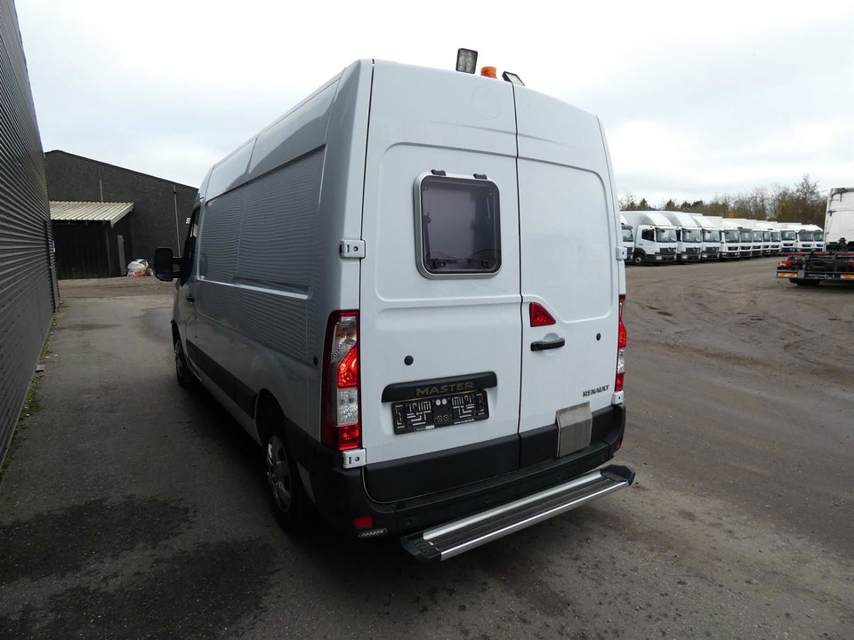 Renault Master IV T33 2,3 dCi 150 L2H2 Kassevogn