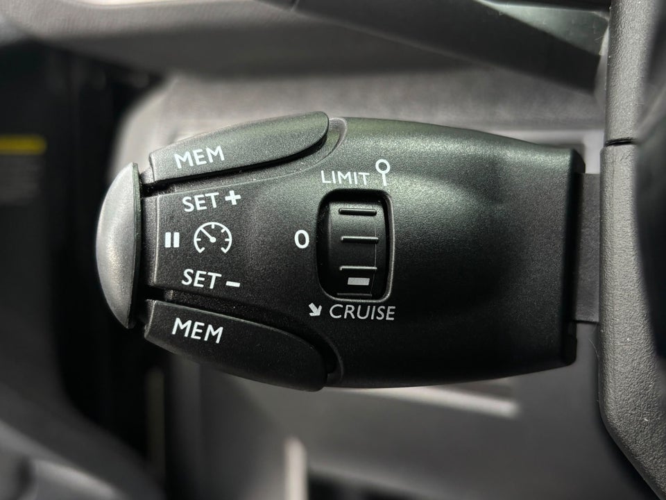Peugeot 3008 1,2 e-THP 130 Allure EAT6 5d