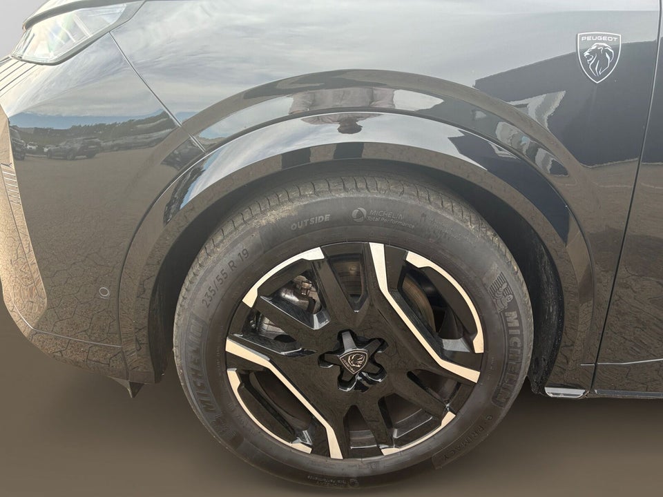 Peugeot e-3008 77 GT 5d