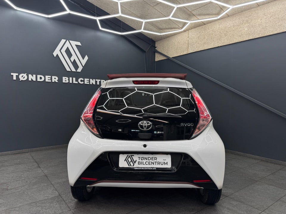 Toyota Aygo 1,0 VVT-i x-wave Sky 5d